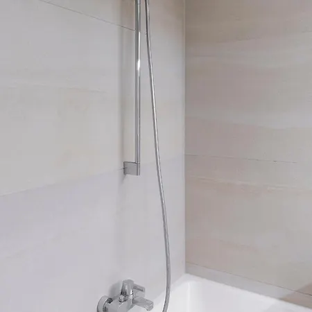 Idyllische Wohnung, Nahe Zentrum Und Apartman *